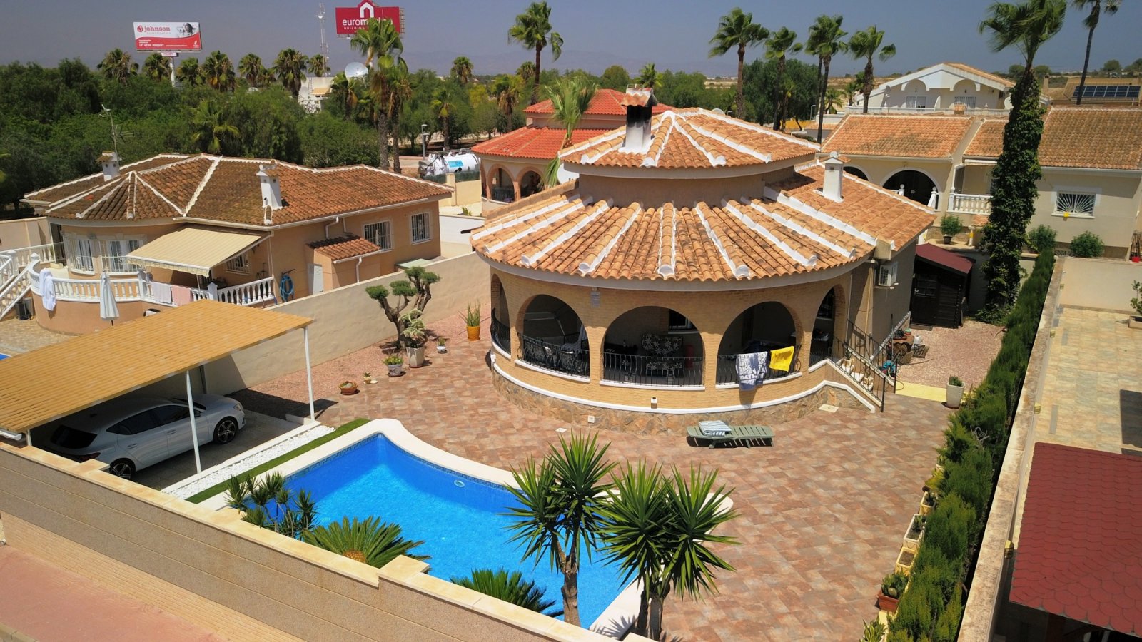 Urb Monte Azul:   This South Facing, Three Bedroom, Detached Villa in Monte Azul, is located in a peaceful residential area with a bar and restaurant nearby. Just ... 