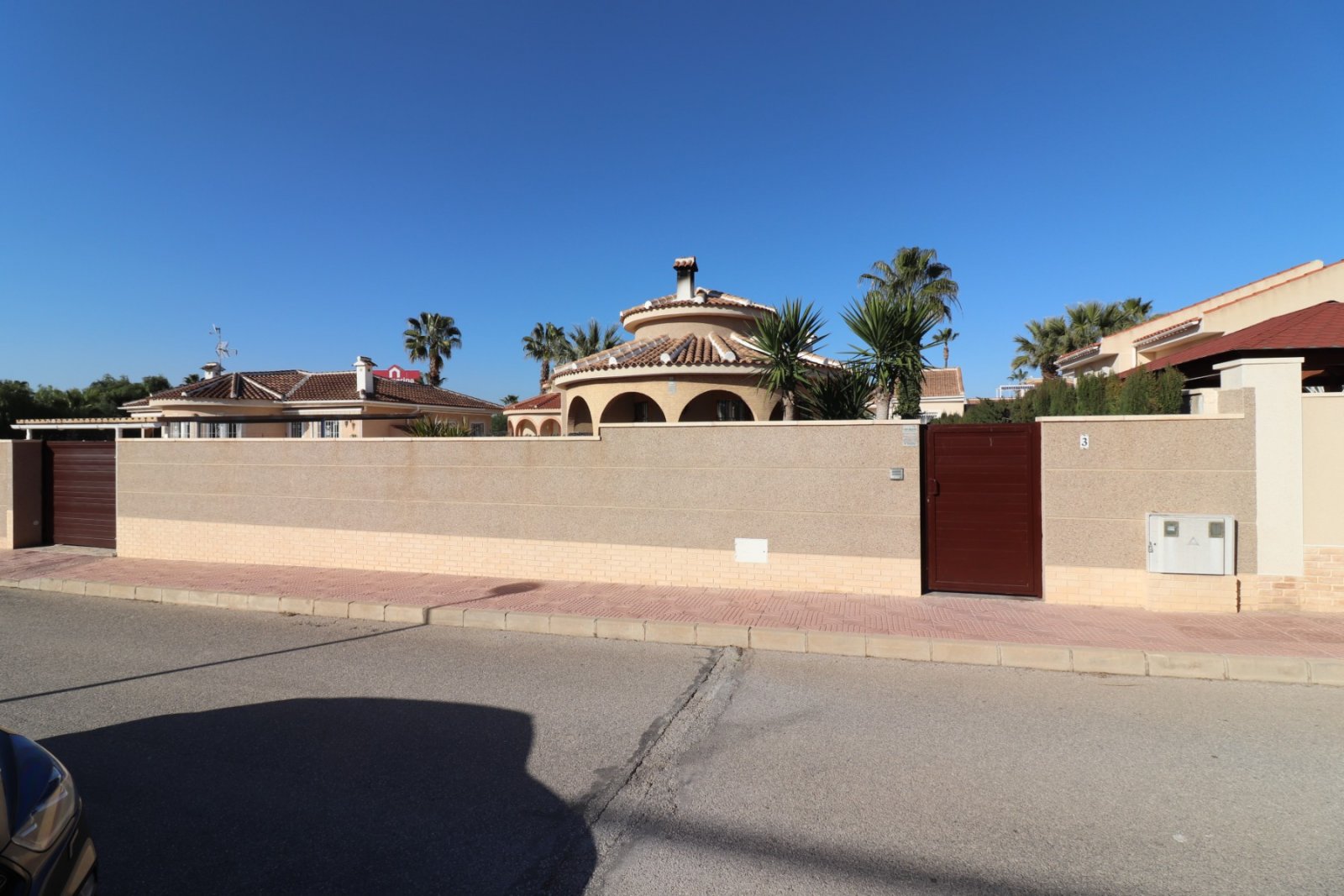   This South Facing, Three Bedroom, Detached Villa in Monte Azul, is located in a peaceful residential area with a bar and restaurant nearby. Just ...