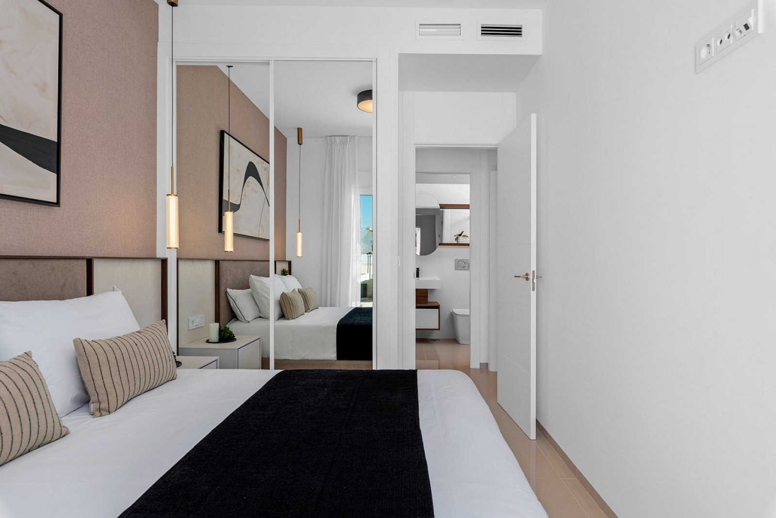 <p>Apartment with garden provided with 3 Bedrooms and 2 Bathrooms, communal swimming pool and parking spot. </p>