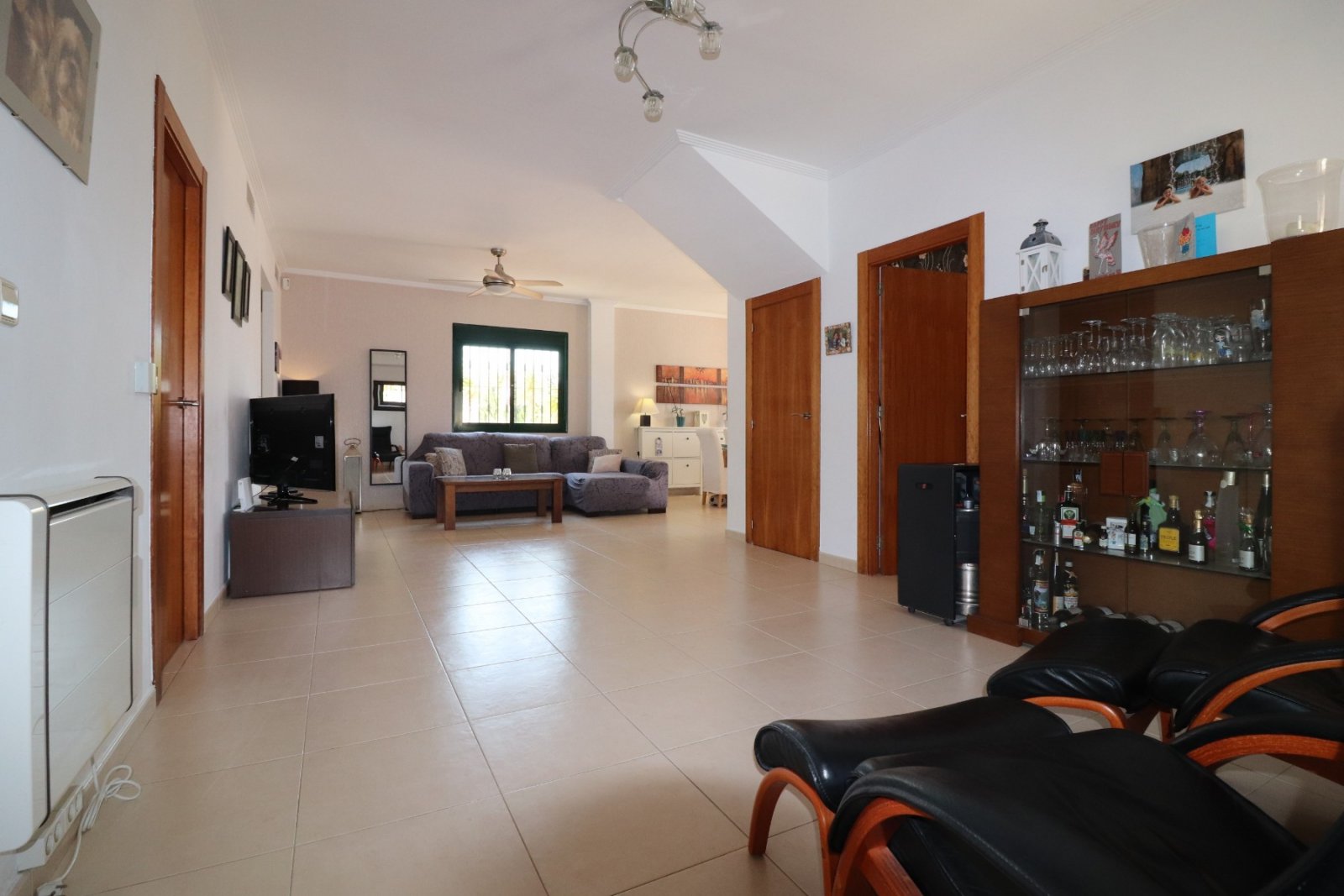   This South Facing, Four Bedroom, Detached Villa in Ciudad Quesada is located in a prestigious area, surrounded by exclusive properties in the hig...