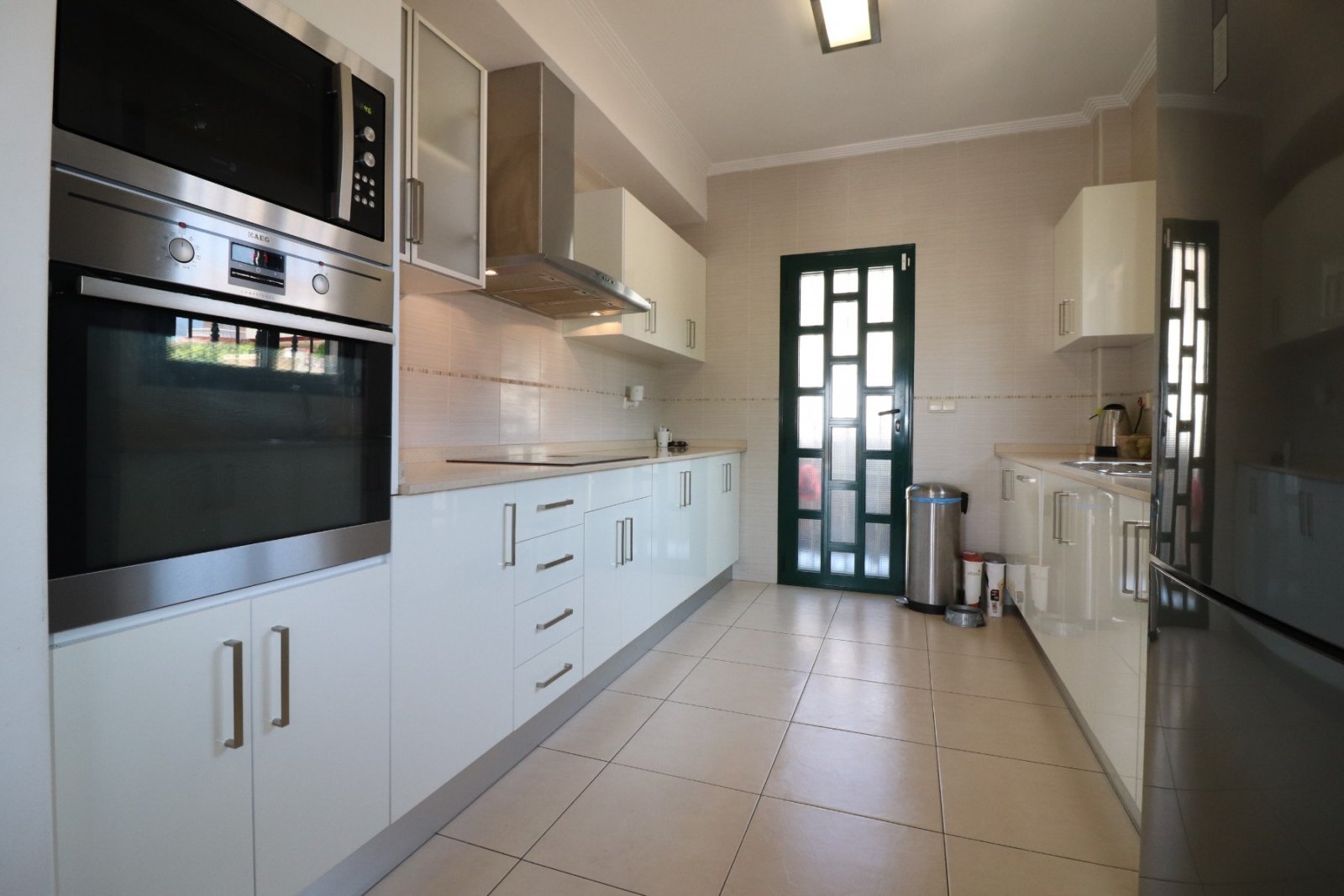   This South Facing, Four Bedroom, Detached Villa in Ciudad Quesada is located in a prestigious area, surrounded by exclusive properties in the hig...
