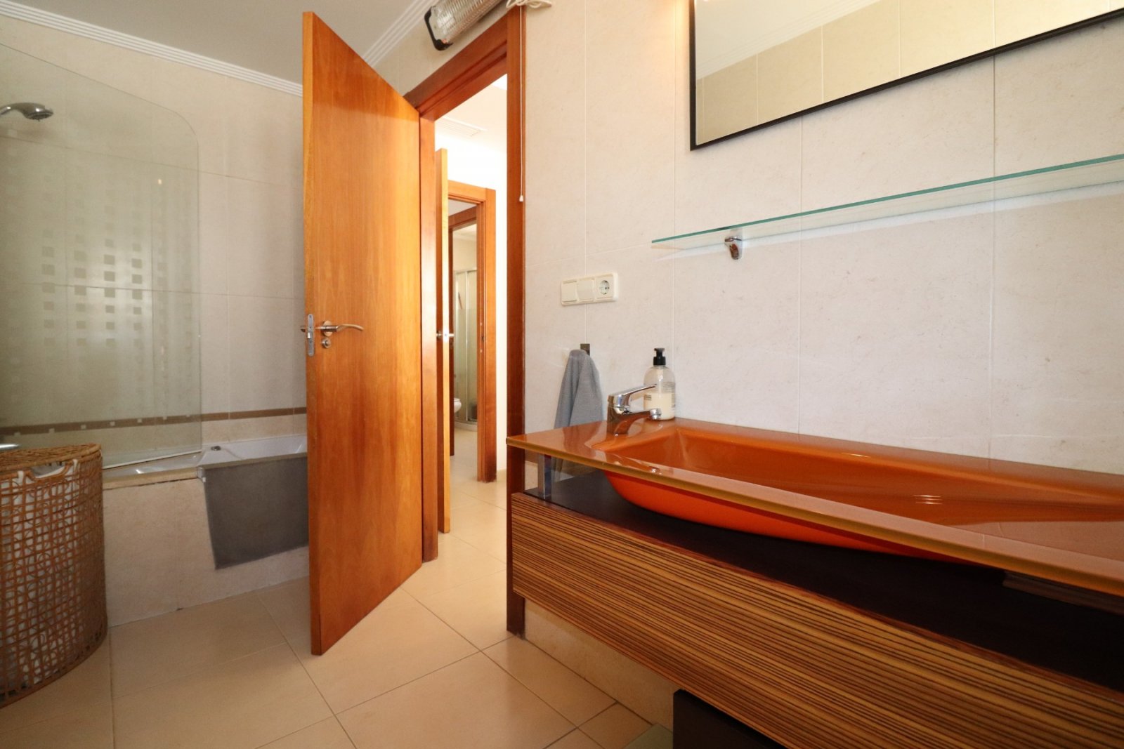   This South Facing, Four Bedroom, Detached Villa in Ciudad Quesada is located in a prestigious area, surrounded by exclusive properties in the hig...