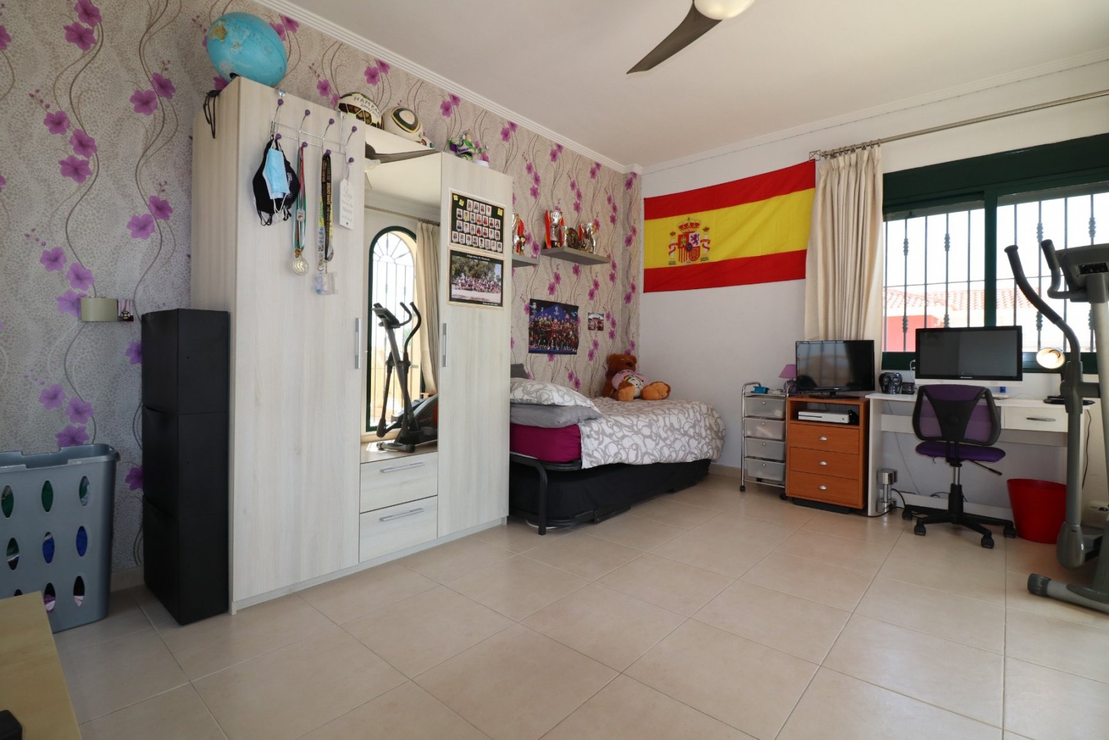   This South Facing, Four Bedroom, Detached Villa in Ciudad Quesada is located in a prestigious area, surrounded by exclusive properties in the hig...