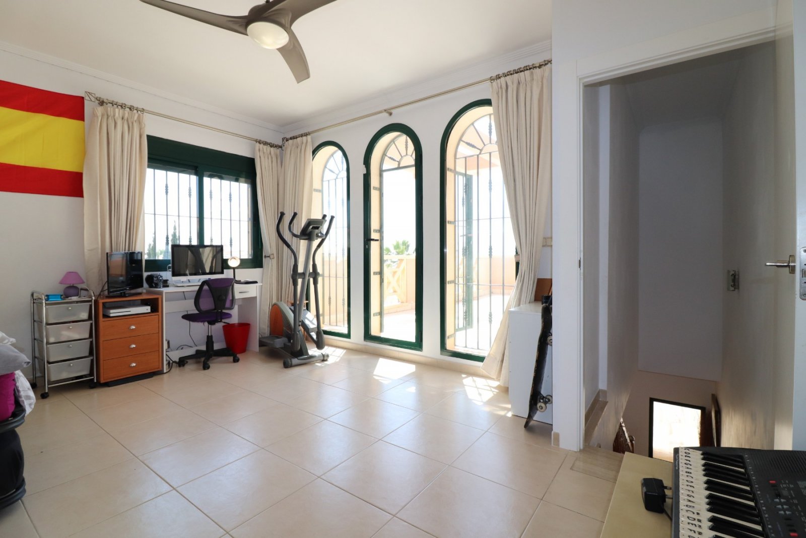   This South Facing, Four Bedroom, Detached Villa in Ciudad Quesada is located in a prestigious area, surrounded by exclusive properties in the hig...