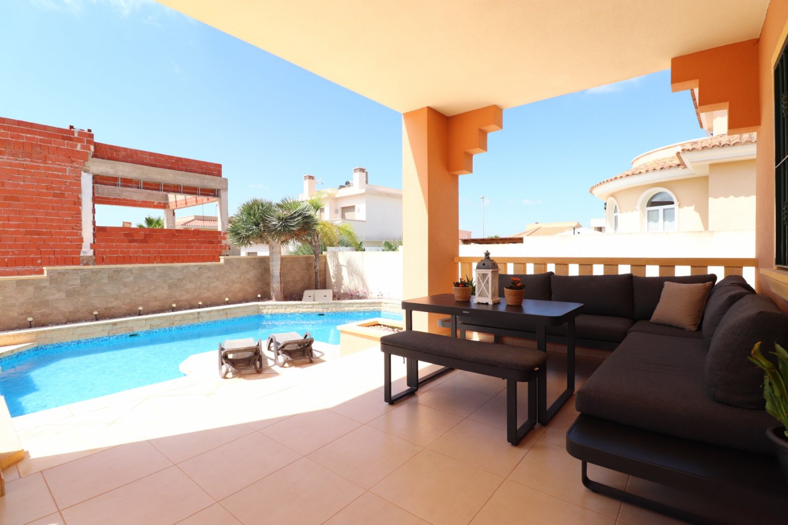   This South Facing, Four Bedroom, Detached Villa in Ciudad Quesada is located in a prestigious area, surrounded by exclusive properties in the hig...