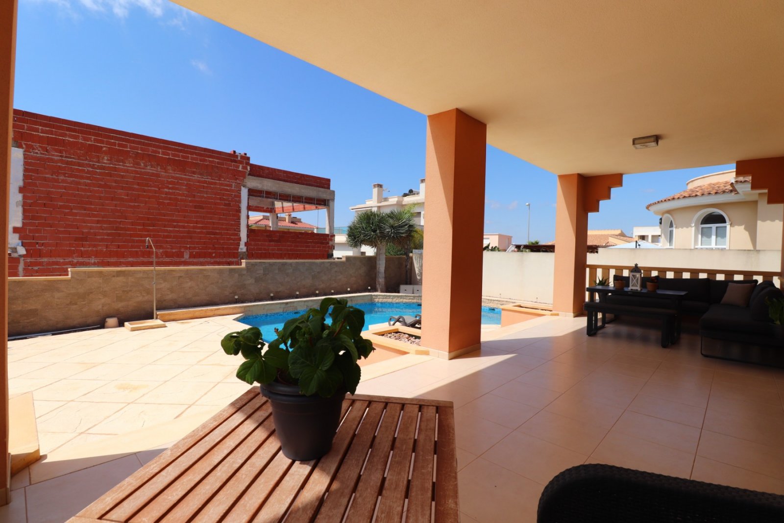   This South Facing, Four Bedroom, Detached Villa in Ciudad Quesada is located in a prestigious area, surrounded by exclusive properties in the hig...