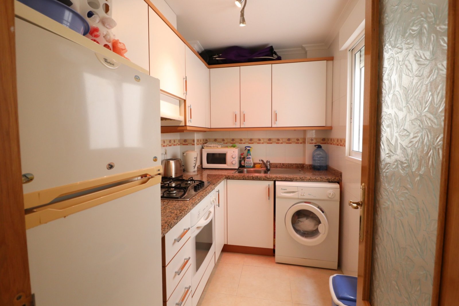   This East Facing, Two Bedroom, First Floor Apartment in Guardamar del Segura is located close to the heart of this popular coastal town. The stun...