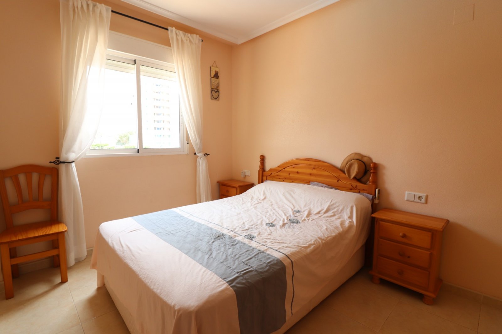   This East Facing, Two Bedroom, First Floor Apartment in Guardamar del Segura is located close to the heart of this popular coastal town. The stun...