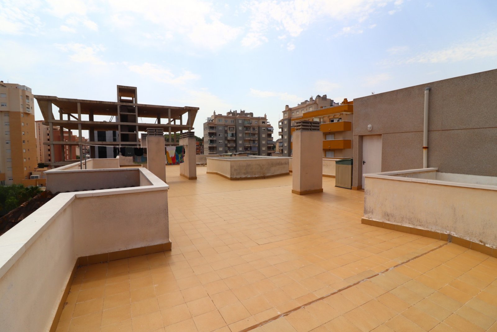   This East Facing, Two Bedroom, First Floor Apartment in Guardamar del Segura is located close to the heart of this popular coastal town. The stun...