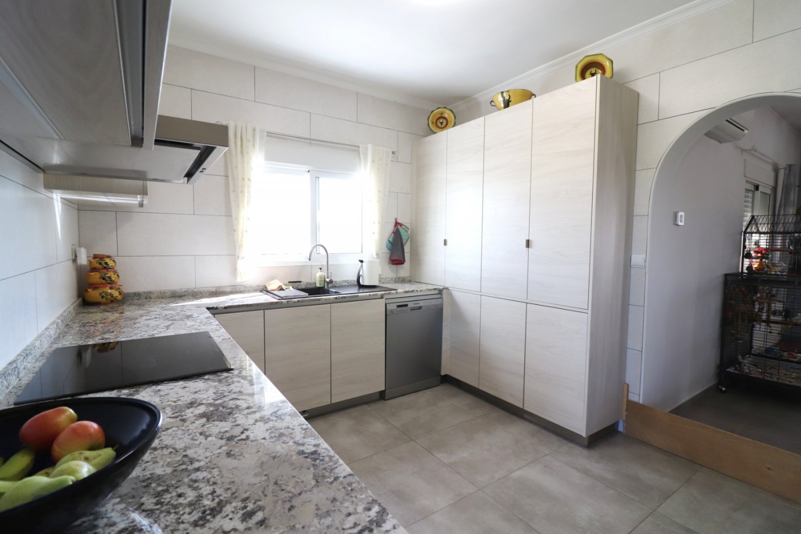   This South Facing, Three Bedroom, Detached Country Villa in La Campaneta is located amongst beautiful citrus groves with a stunning mountain back...