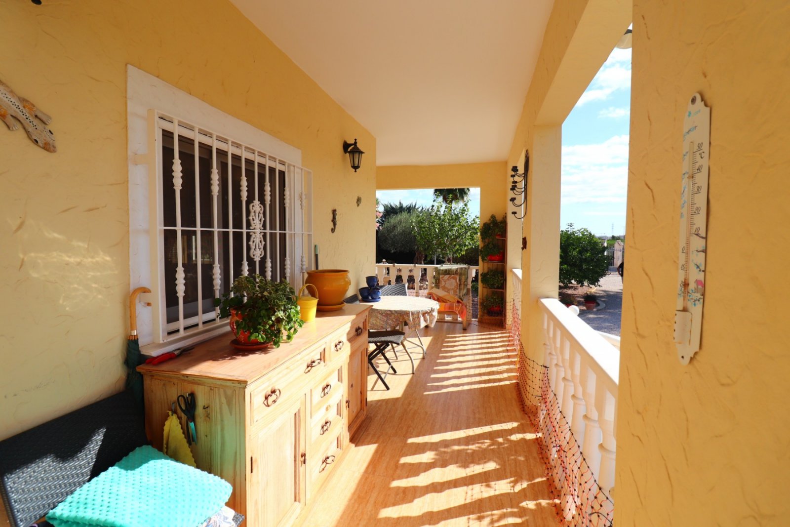   This South Facing, Three Bedroom, Detached Country Villa in La Campaneta is located amongst beautiful citrus groves with a stunning mountain back...