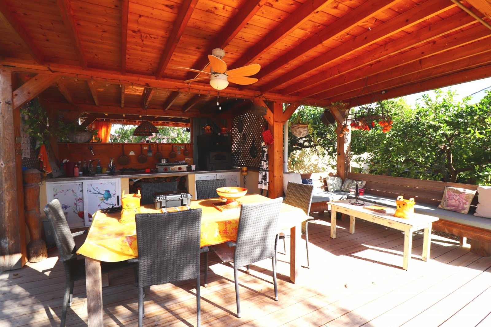   This South Facing, Three Bedroom, Detached Country Villa in La Campaneta is located amongst beautiful citrus groves with a stunning mountain back...