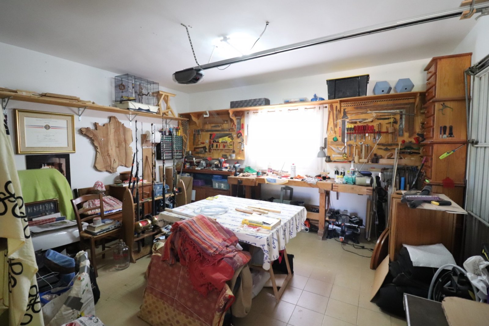   This South Facing, Three Bedroom, Detached Country Villa in La Campaneta is located amongst beautiful citrus groves with a stunning mountain back...