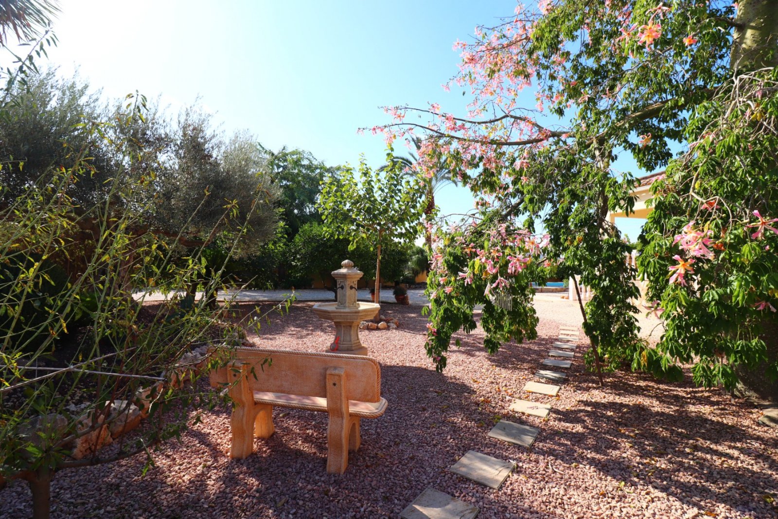   This South Facing, Three Bedroom, Detached Country Villa in La Campaneta is located amongst beautiful citrus groves with a stunning mountain back...