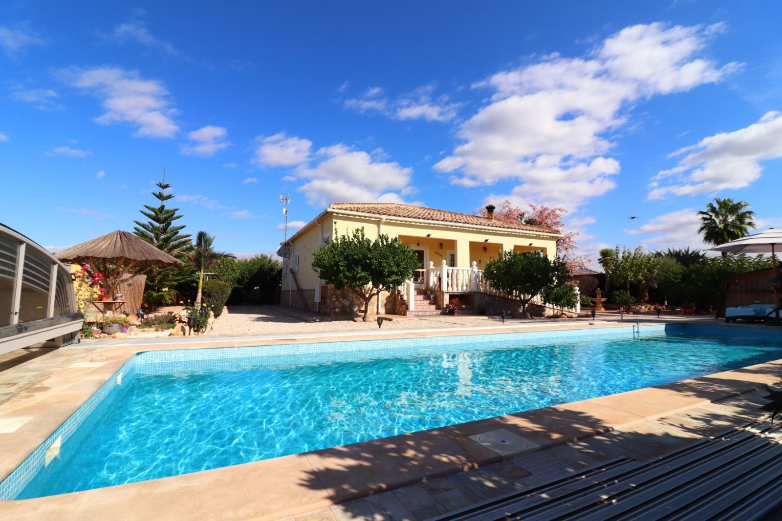   This South Facing, Three Bedroom, Detached Country Villa in La Campaneta is located amongst beautiful citrus groves with a stunning mountain back...