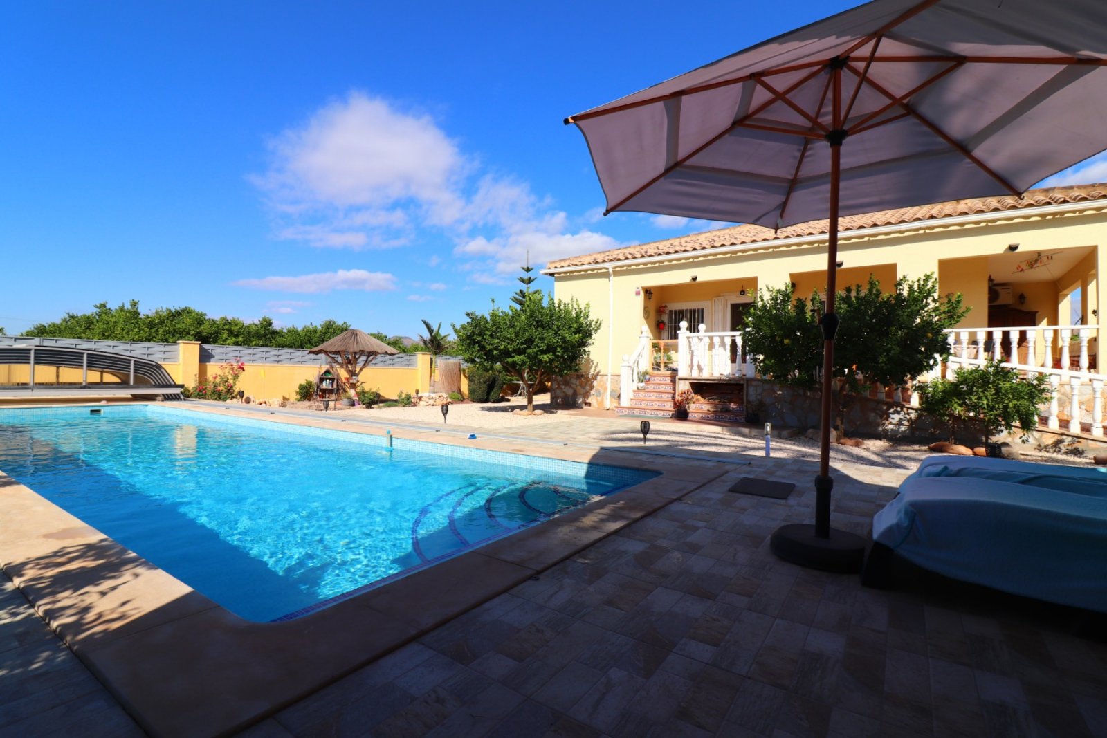   This South Facing, Three Bedroom, Detached Country Villa in La Campaneta is located amongst beautiful citrus groves with a stunning mountain back...