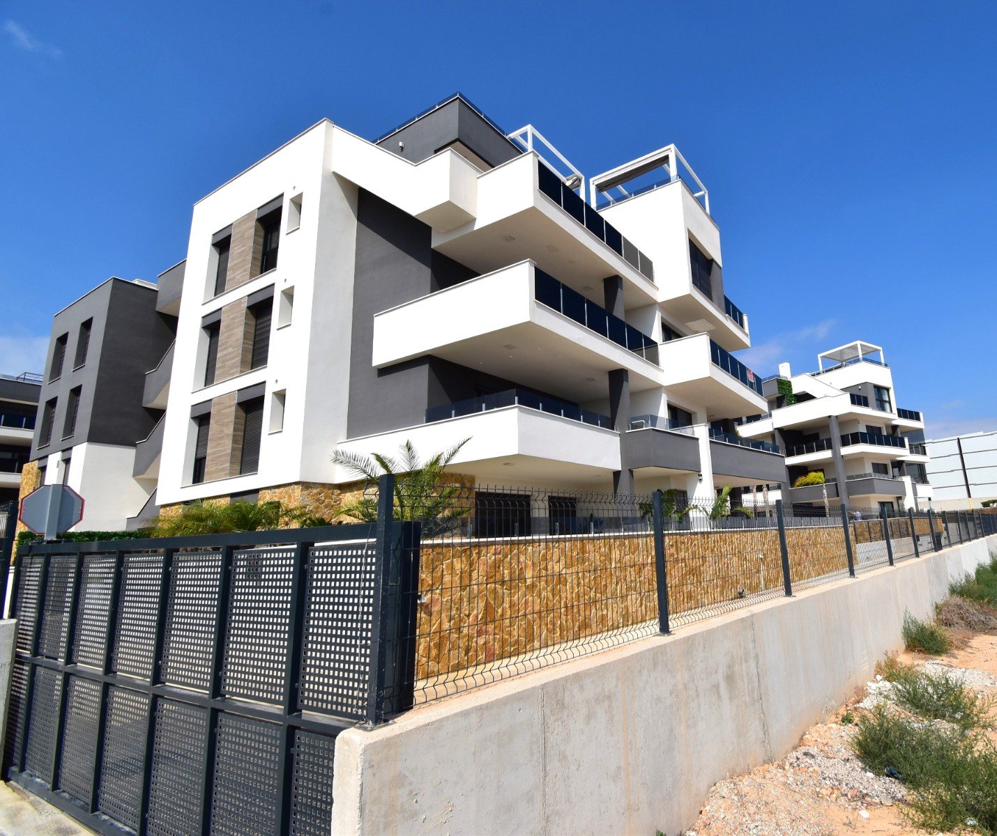   This South Facing, Three Bedroom, 2nd Floor Apartment in Playa Flamenca is located in a highly sought-after area of the Orihuela Costa, close to ...