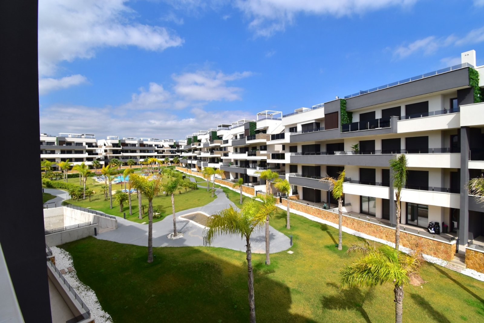   This South Facing, Three Bedroom, 2nd Floor Apartment in Playa Flamenca is located in a highly sought-after area of the Orihuela Costa, close to ...