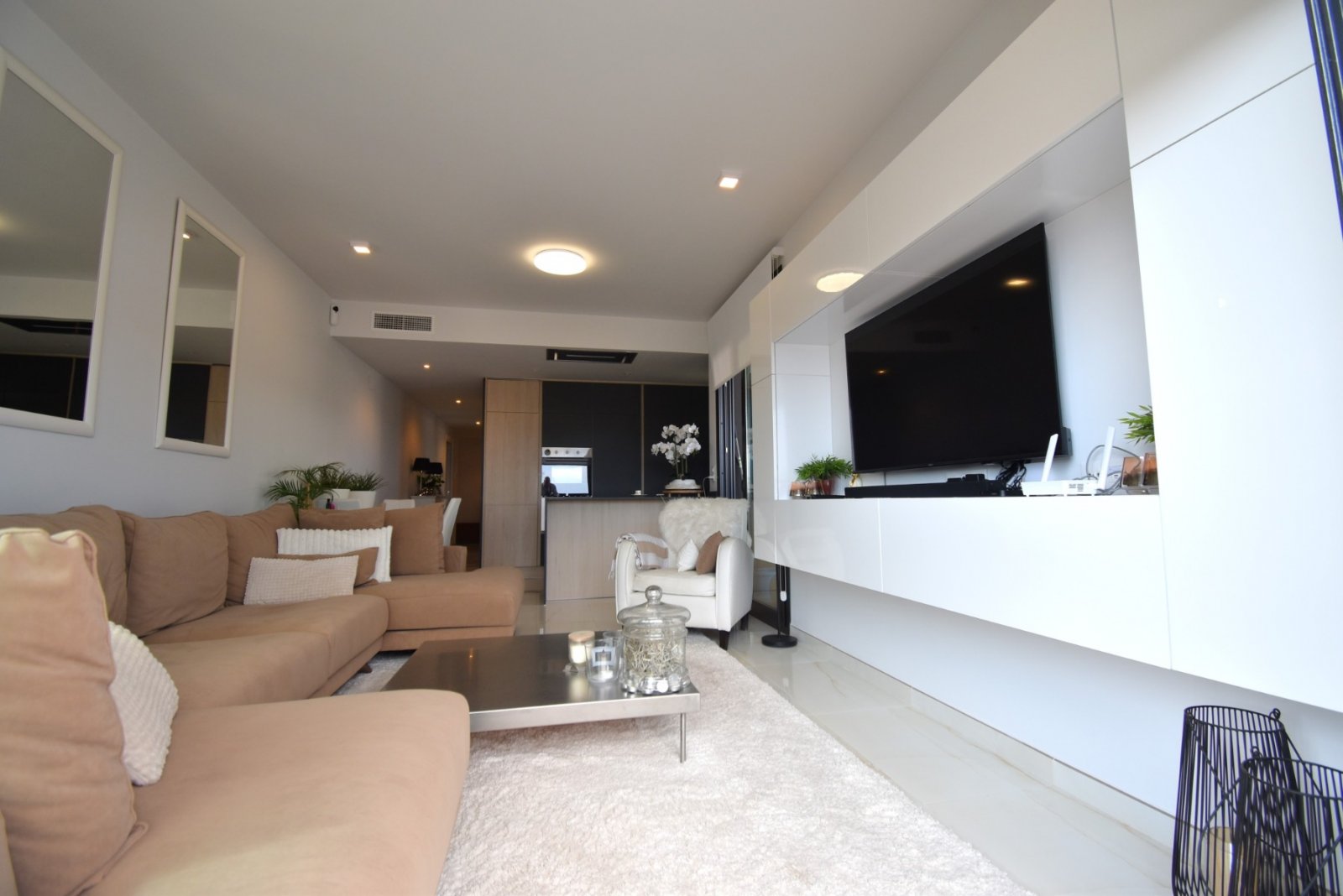   This South Facing, Three Bedroom, 2nd Floor Apartment in Playa Flamenca is located in a highly sought-after area of the Orihuela Costa, close to ...