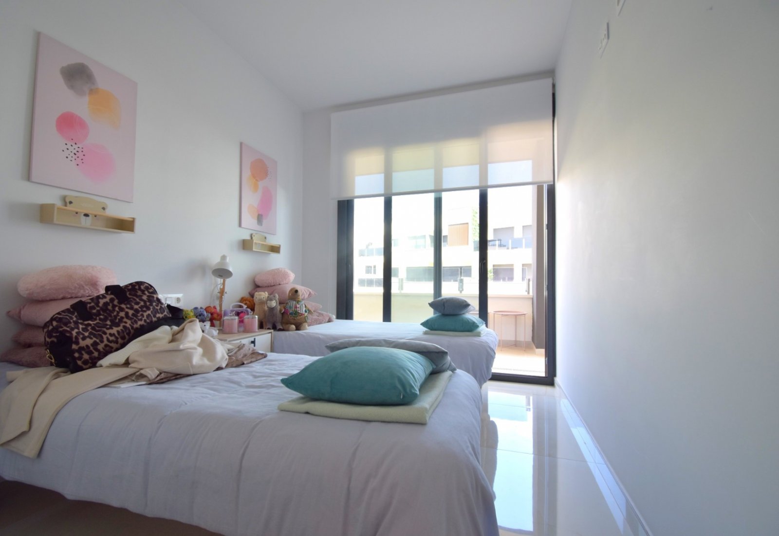   This South Facing, Three Bedroom, 2nd Floor Apartment in Playa Flamenca is located in a highly sought-after area of the Orihuela Costa, close to ...