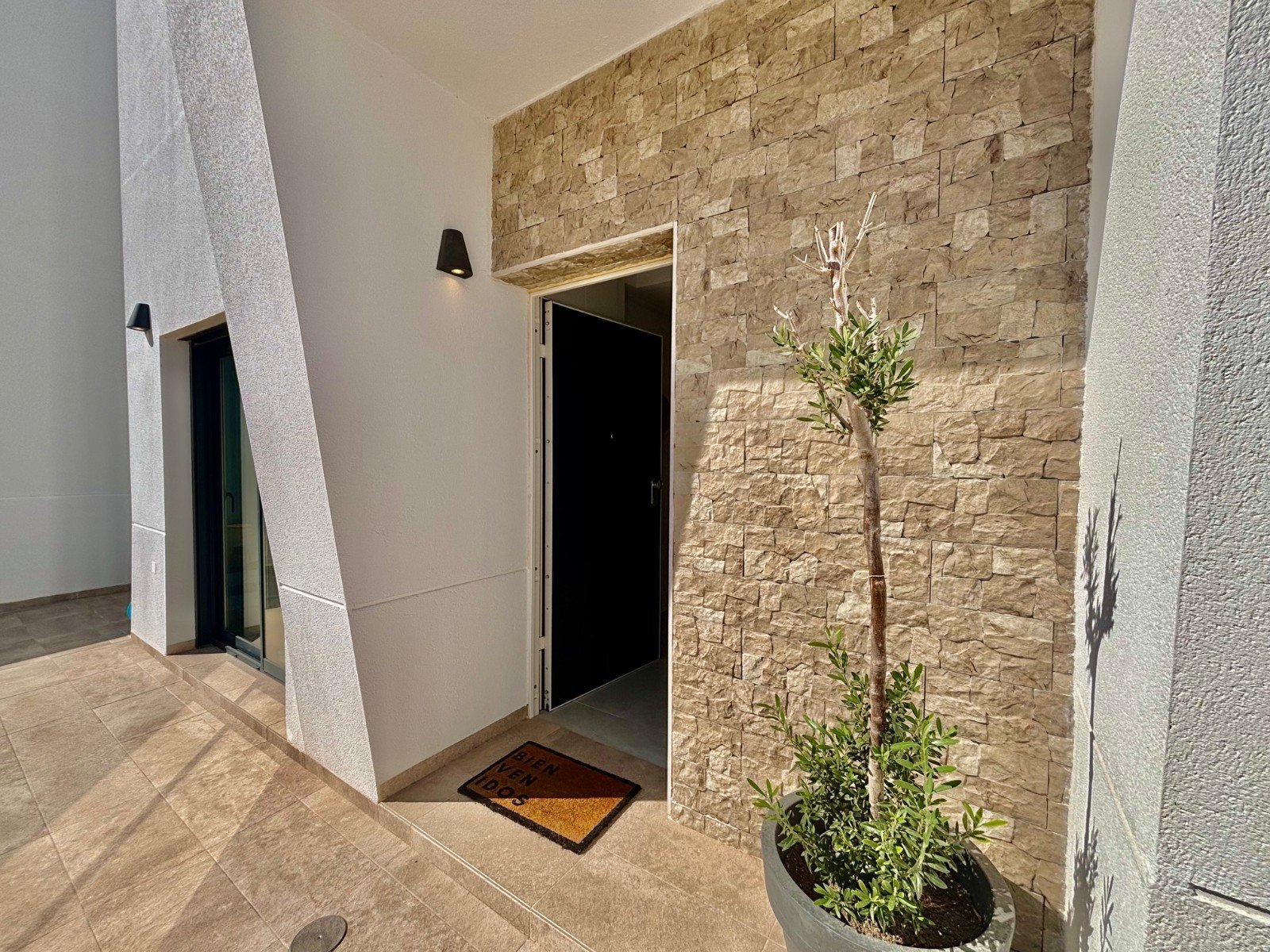   This Modern, East and West Facing, Two Bedroom Detached Villa in Benijofar is located within a highly sought-after area on the Costa Blanca South...