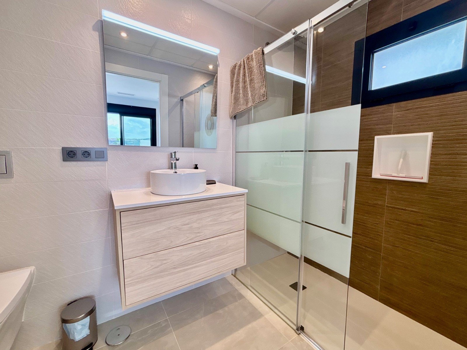   This Modern, East and West Facing, Two Bedroom Detached Villa in Benijofar is located within a highly sought-after area on the Costa Blanca South...