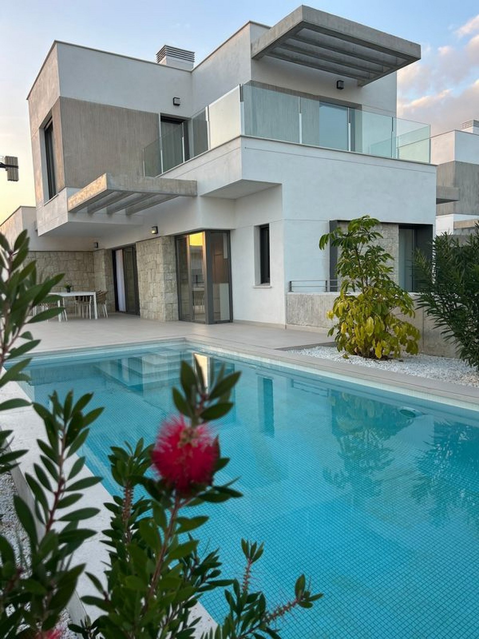 <p>Villa provided with 4 Bedrooms and 4 Bathrooms, private swimming pool and parking space on own plot. </p>