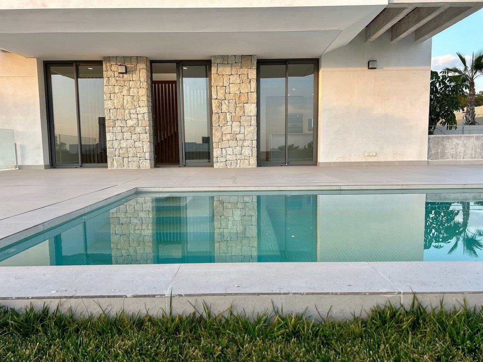 <p>Villa provided with 4 Bedrooms and 4 Bathrooms, private swimming pool and parking space on own plot. </p>
