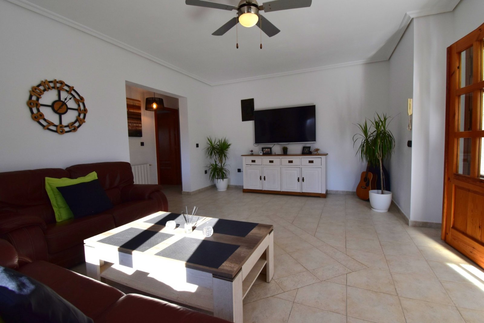   This Four Bedroom South Facing Semi Detached Villa in Los Balcones, is located in a highly desirable area on the Costa Blanca South, within just ...