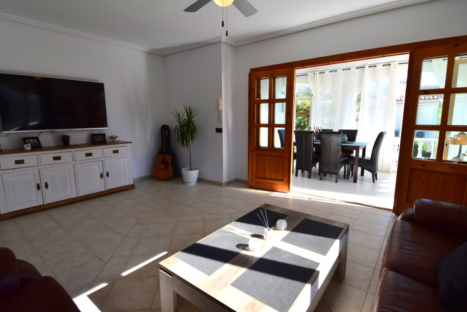   This Four Bedroom South Facing Semi Detached Villa in Los Balcones, is located in a highly desirable area on the Costa Blanca South, within just ...