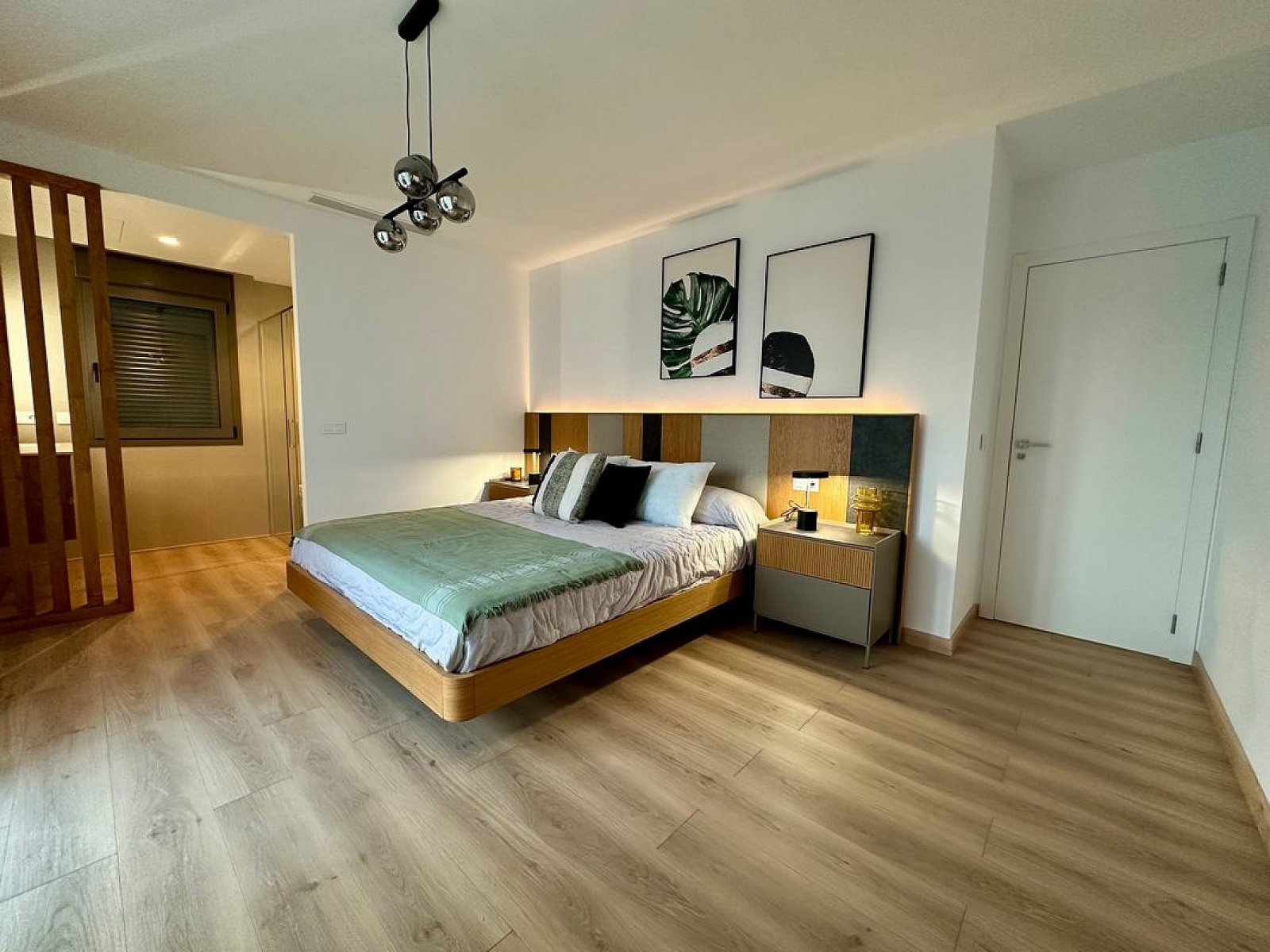 <p>Villa provided with 4 Bedrooms and 4 Bathrooms, private swimming pool and parking space on own plot. </p>