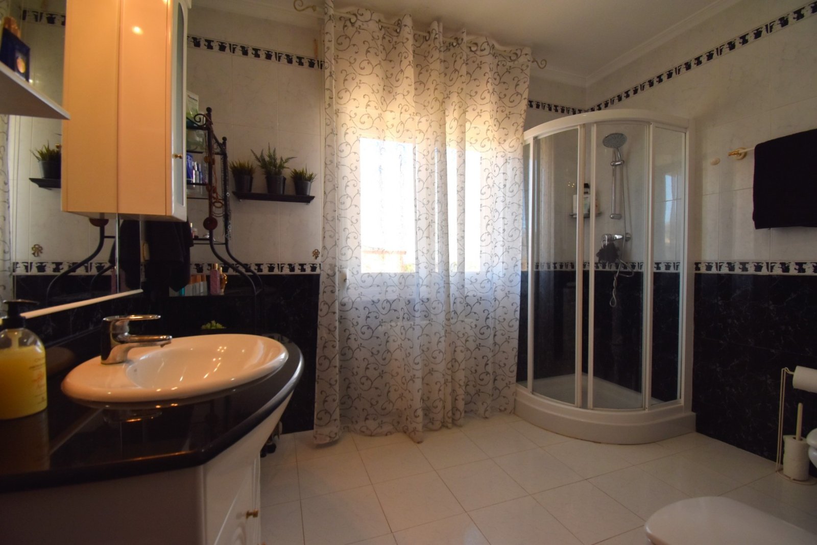   This Four Bedroom South Facing Semi Detached Villa in Los Balcones, is located in a highly desirable area on the Costa Blanca South, within just ...