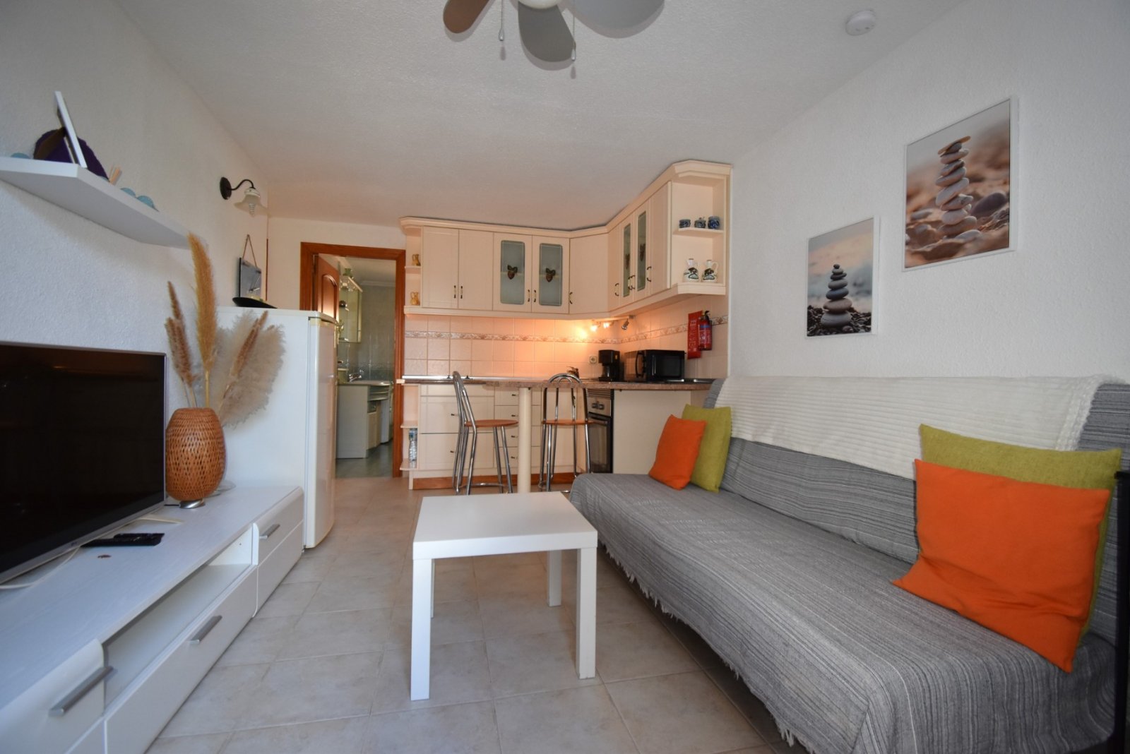   This Four Bedroom South Facing Semi Detached Villa in Los Balcones, is located in a highly desirable area on the Costa Blanca South, within just ...