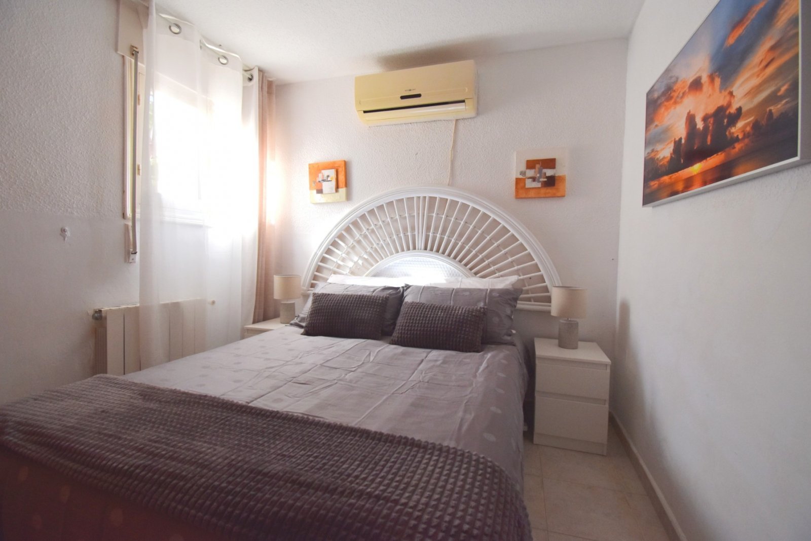   This Four Bedroom South Facing Semi Detached Villa in Los Balcones, is located in a highly desirable area on the Costa Blanca South, within just ...