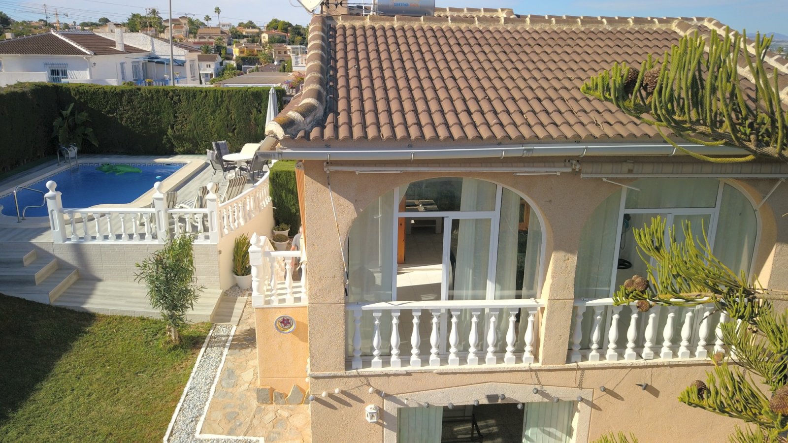   This Four Bedroom South Facing Semi Detached Villa in Los Balcones, is located in a highly desirable area on the Costa Blanca South, within just ...