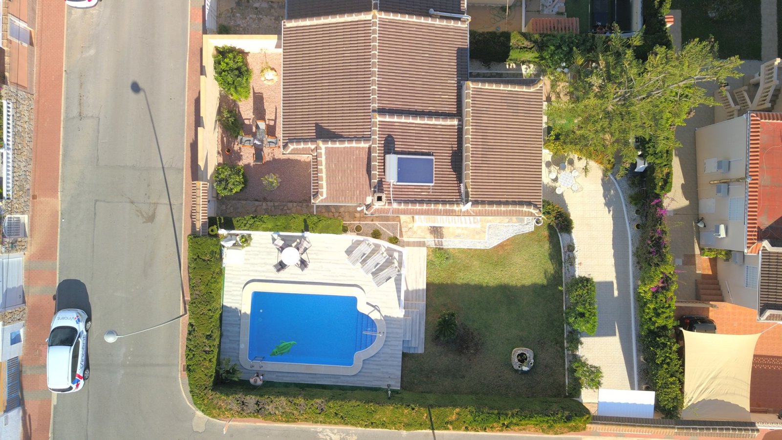   This Four Bedroom South Facing Semi Detached Villa in Los Balcones, is located in a highly desirable area on the Costa Blanca South, within just ...