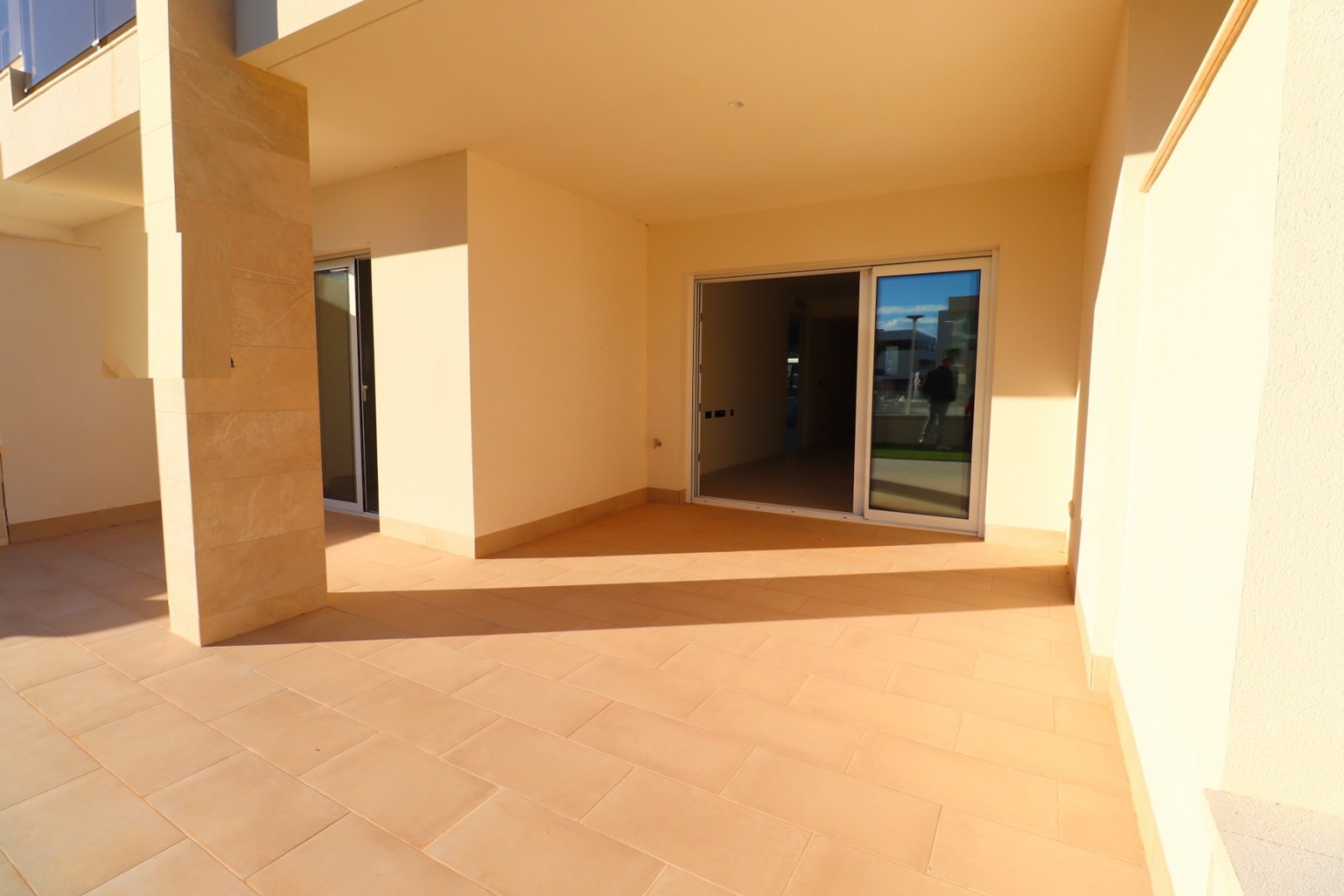  This South Facing Two Bedroom Ground Floor Apartment in Benijofar, is located in a desirable and modern residential area, just a five-minute driv...