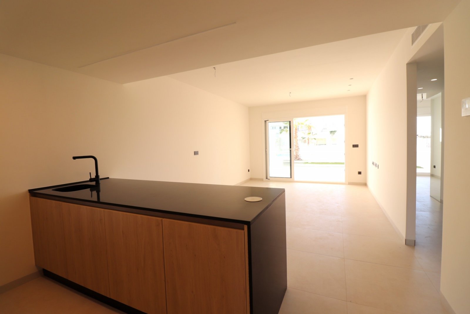   This South Facing Two Bedroom Ground Floor Apartment in Benijofar, is located in a desirable and modern residential area, just a five-minute driv...