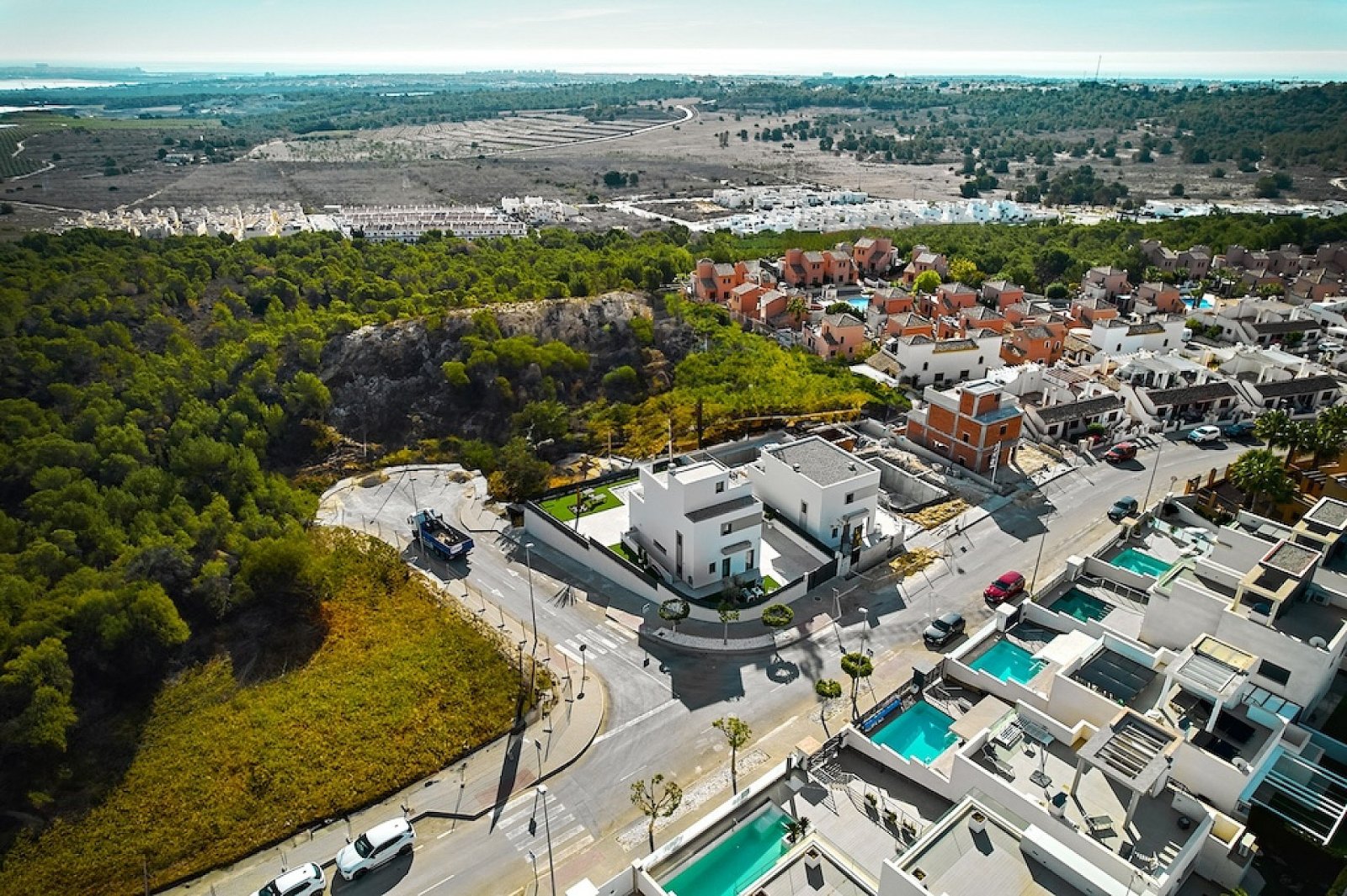 <p>Villa provided with 3 Bedrooms and 3 Bathrooms, private swimming pool and parking space on own plot. </p><p>Discover the luxury of these beautif...