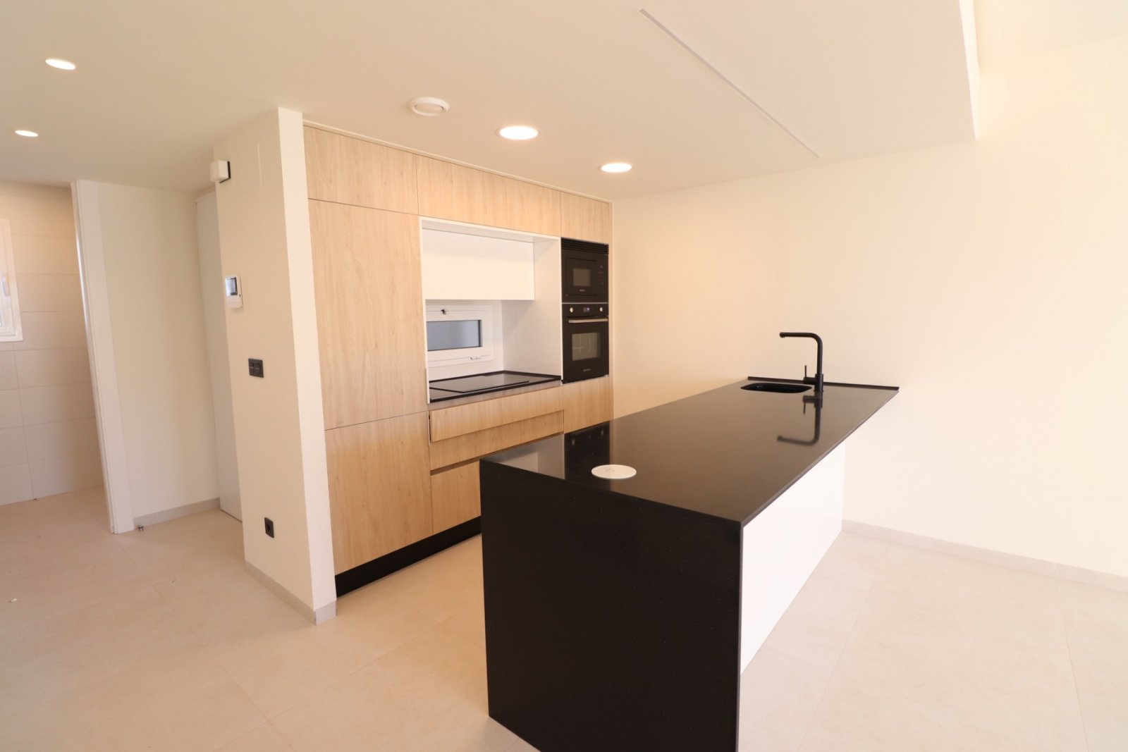   This South Facing Two Bedroom Ground Floor Apartment in Benijofar, is located in a desirable and modern residential area, just a five-minute driv...
