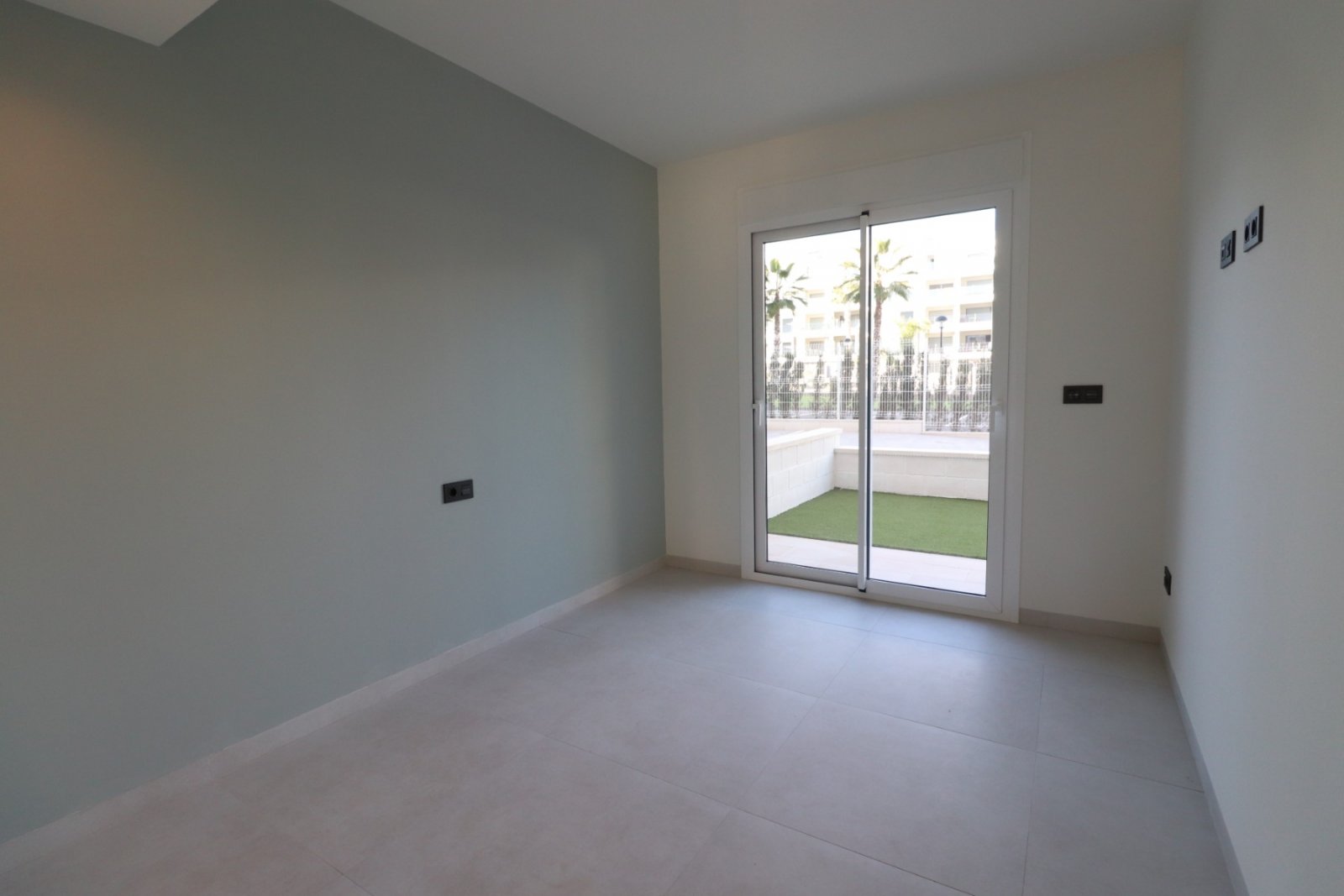   This South Facing Two Bedroom Ground Floor Apartment in Benijofar, is located in a desirable and modern residential area, just a five-minute driv...