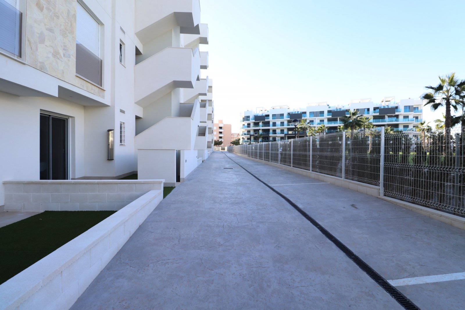   This South Facing Two Bedroom Ground Floor Apartment in Benijofar, is located in a desirable and modern residential area, just a five-minute driv...