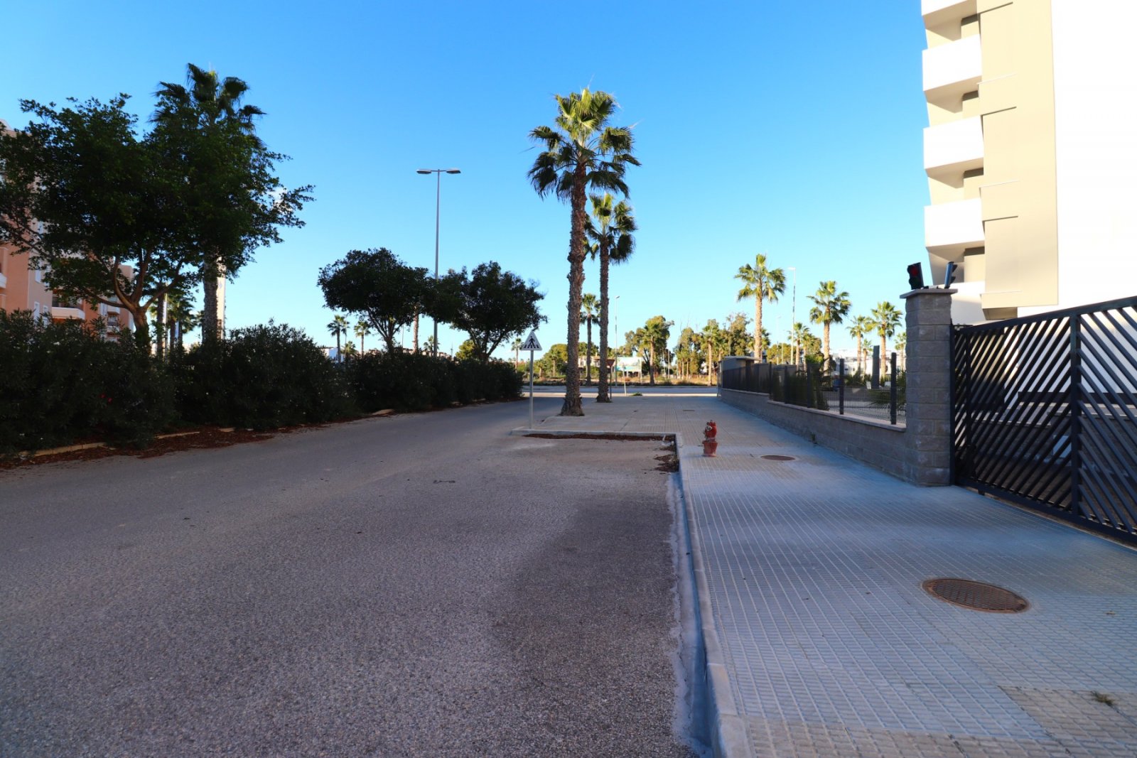   This South Facing Two Bedroom Ground Floor Apartment in Benijofar, is located in a desirable and modern residential area, just a five-minute driv...