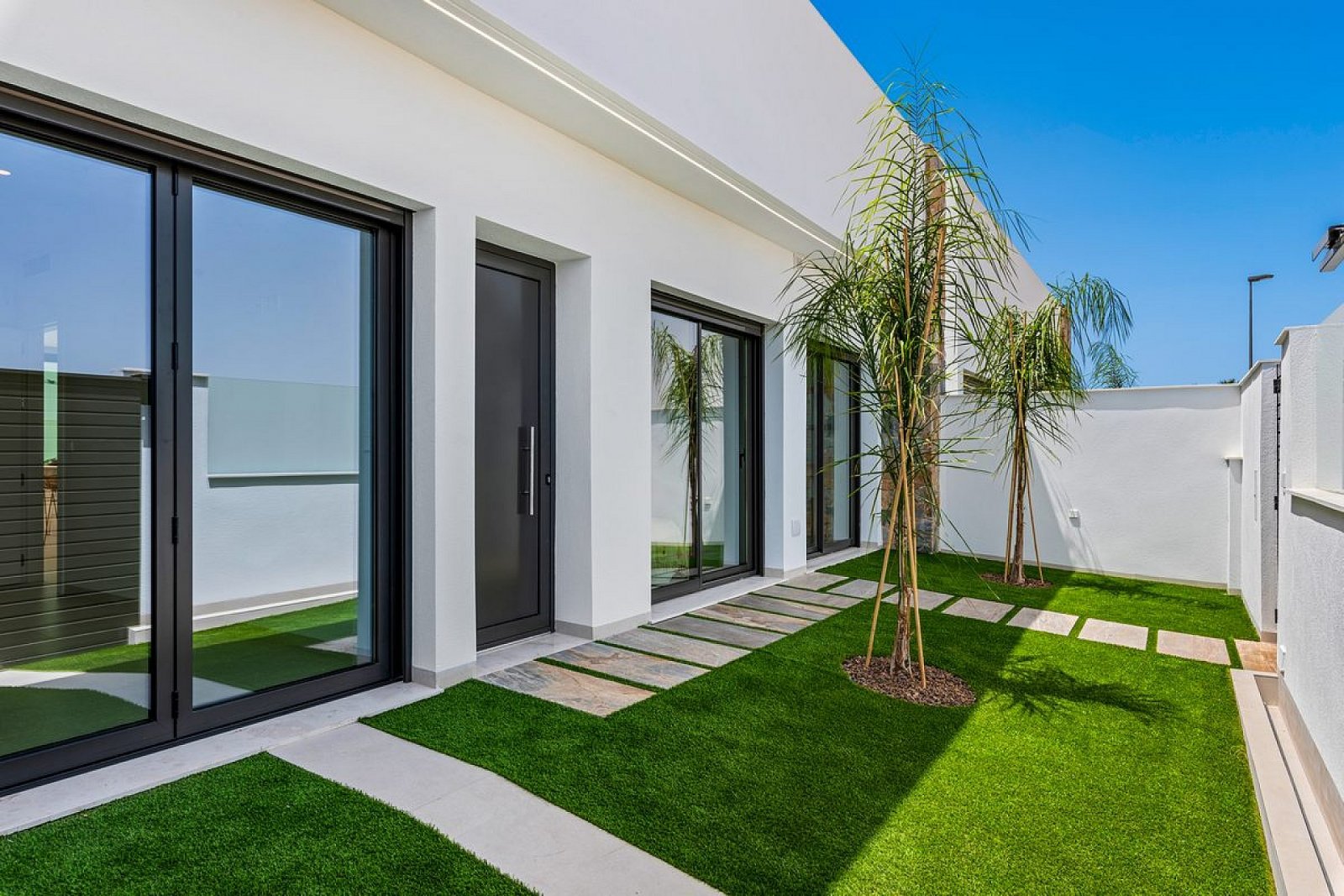 <p>Villa provided with 3 Bedrooms and 2 Bathrooms, private swimming pool and parking space on own plot. </p>