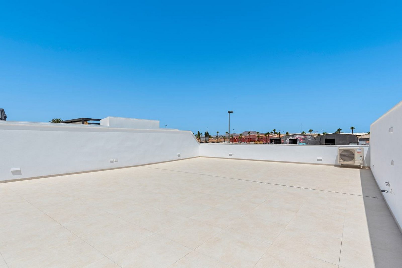 <p>Villa provided with 3 Bedrooms and 2 Bathrooms, private swimming pool and parking space on own plot. </p>