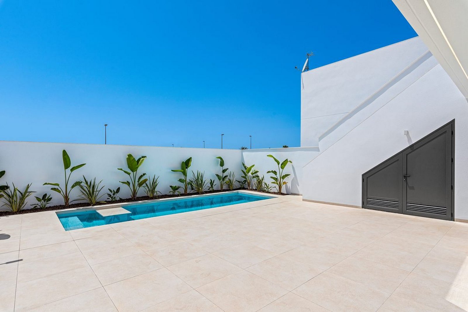 <p>Villa provided with 3 Bedrooms and 2 Bathrooms, private swimming pool and parking space on own plot. </p>
