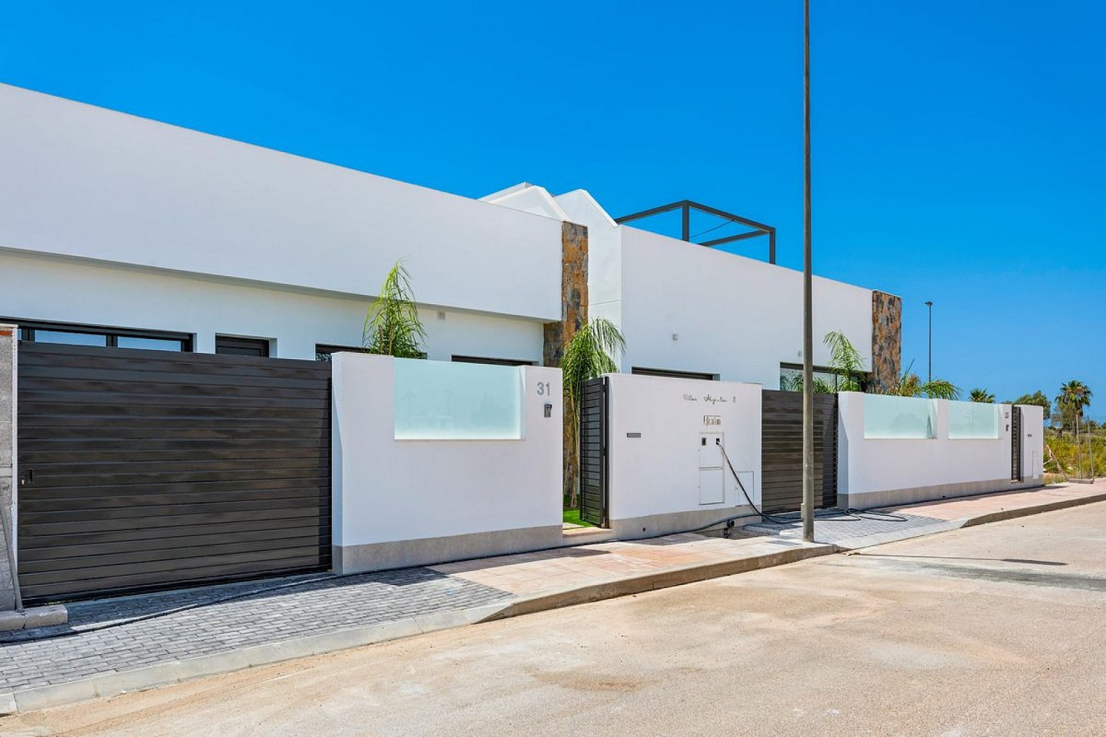 <p>Villa provided with 3 Bedrooms and 2 Bathrooms, private swimming pool and parking space on own plot. </p>