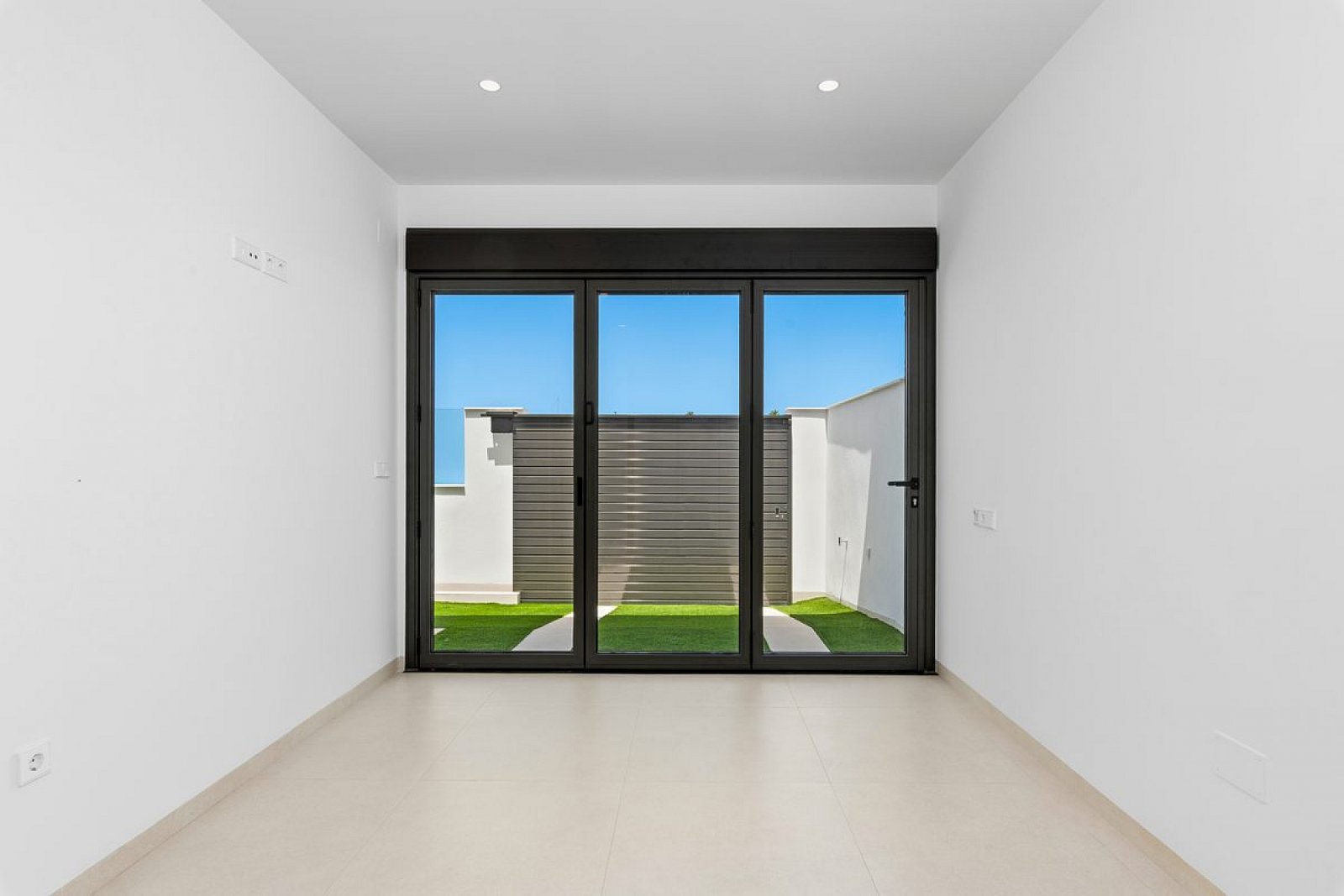 <p>Villa provided with 3 Bedrooms and 2 Bathrooms, private swimming pool and parking space on own plot. </p>