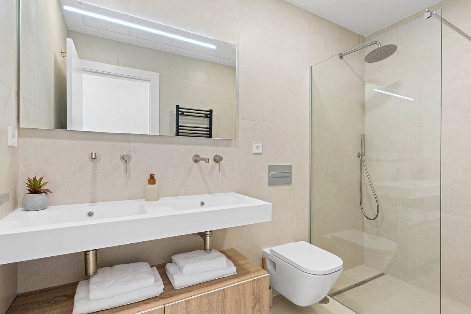 <p>Villa provided with 3 Bedrooms and 2 Bathrooms, private swimming pool and parking space on own plot. </p>