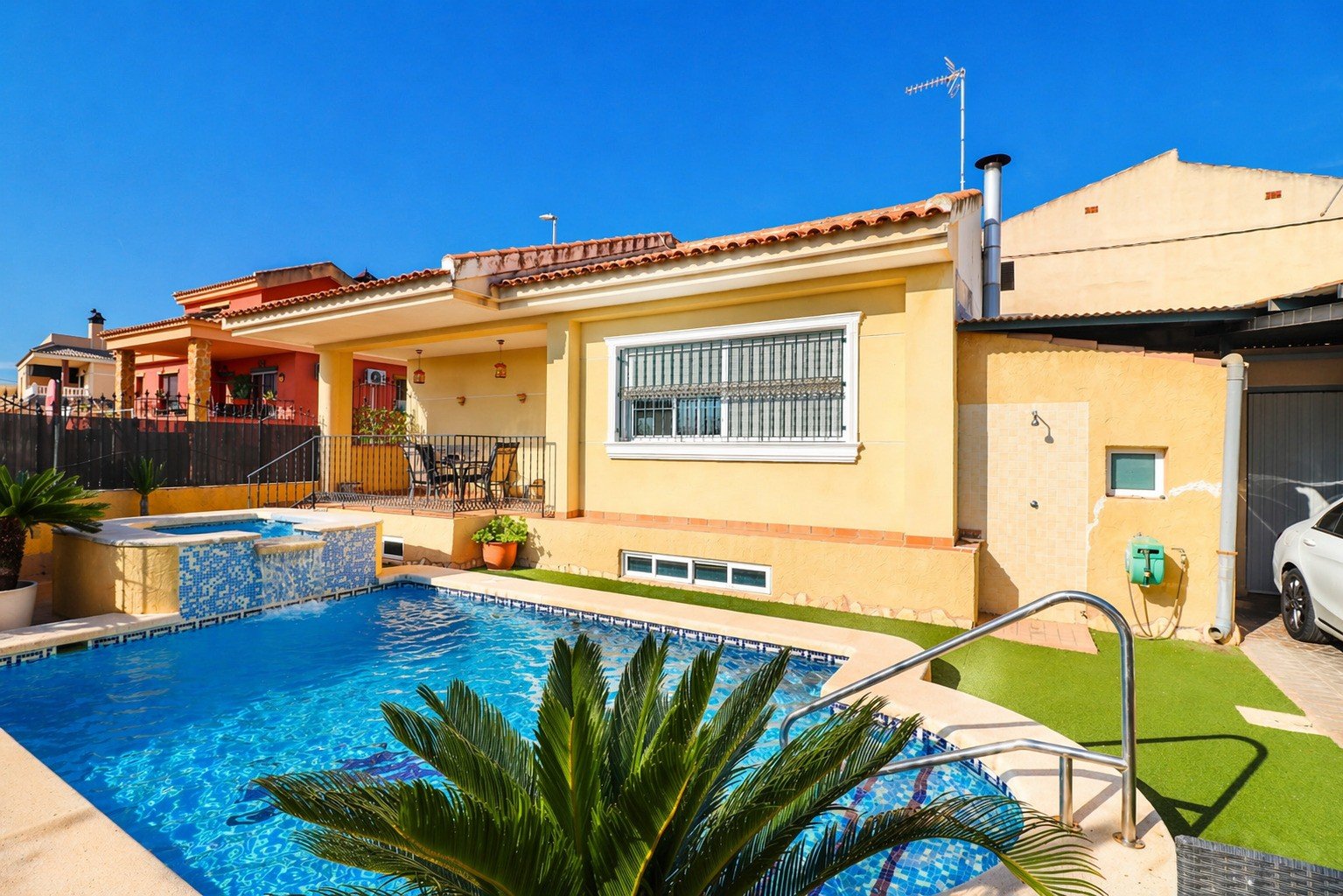   This South Facing, Three Bedroom, Detached Villa in El Saladar, is located in a well-known residential area on the outskirts of Almoradí town, wh...